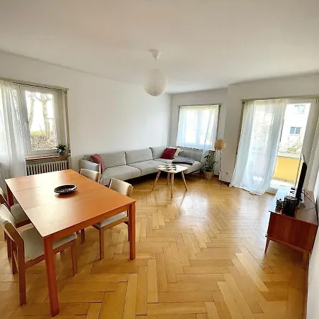 Kulinarik Und Kultur Vor Der Tuer Appartement