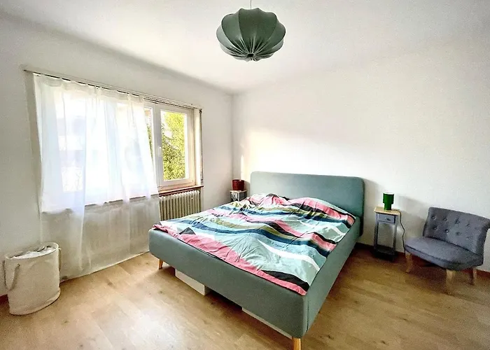 Kulinarik Und Kultur Vor Der Tuer زيورخ