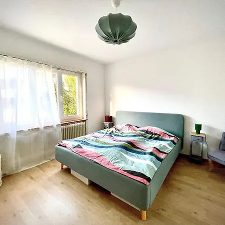 Kulinarik Und Kultur Vor Der Tuer Цюрих