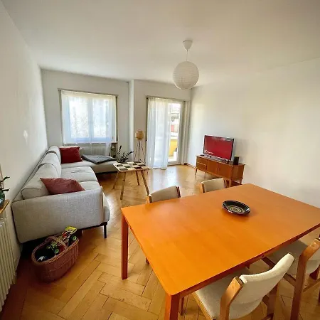 Kulinarik Und Kultur Vor Der Tuer Apartment *